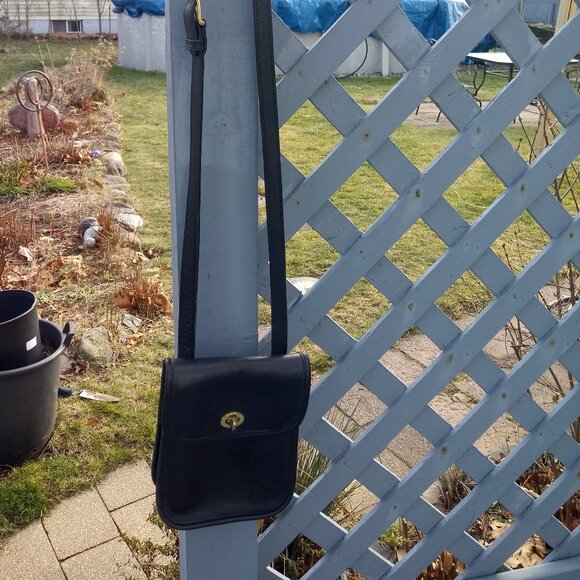 VTG COACH BLACK Side pack Turnlock Leather cross Body Phone Purse 9978 USA - Picture 11 of 11